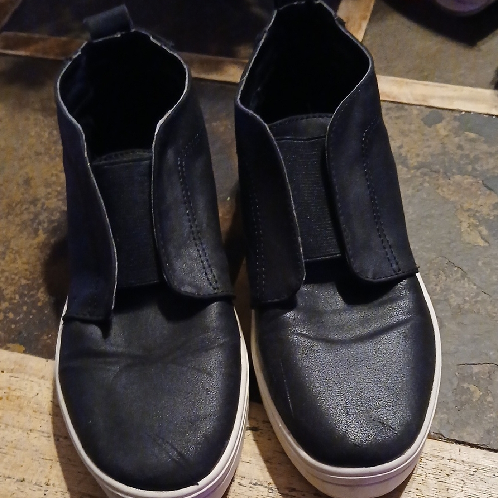 Universal Thread Black Slip-On Shoes